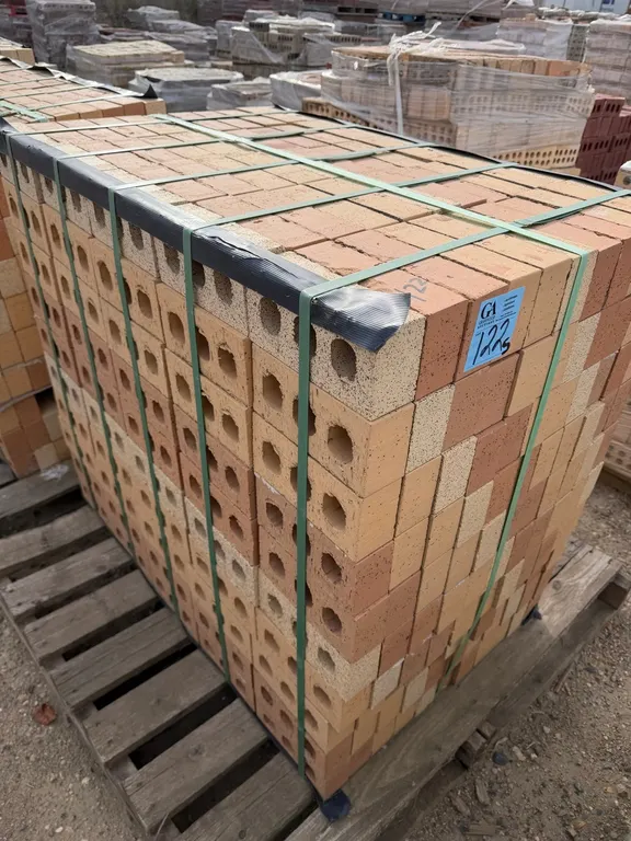 5 pallets of Clay Masonry Bricks – Tan & Cream & red