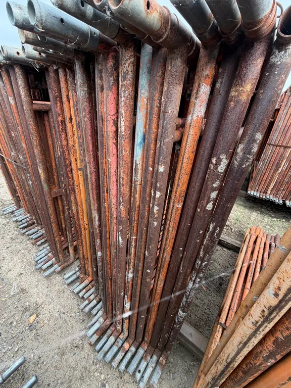 30 Steel Masonry Scaffold Frames – 5ft wide