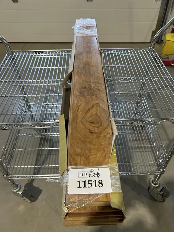 (1) Box of Locking Laminate Flooring (7 Pieces)