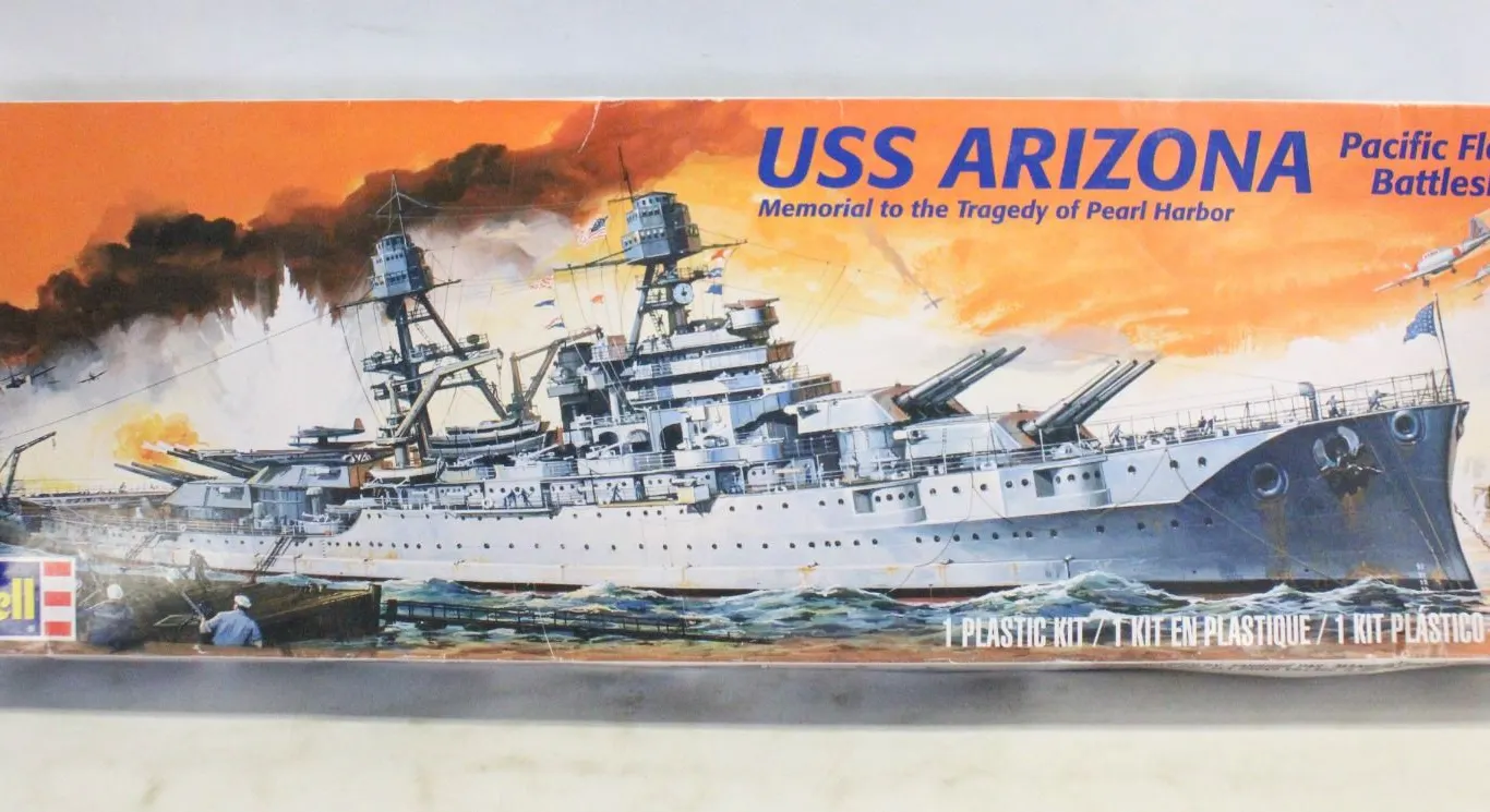 USS ARIZONA REVELL 1:426 MODEL