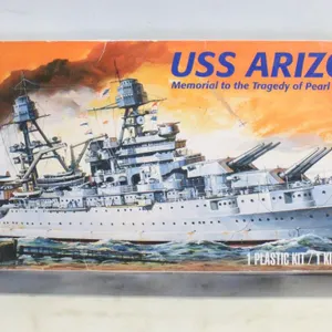 USS ARIZONA REVELL 1:426 MODEL