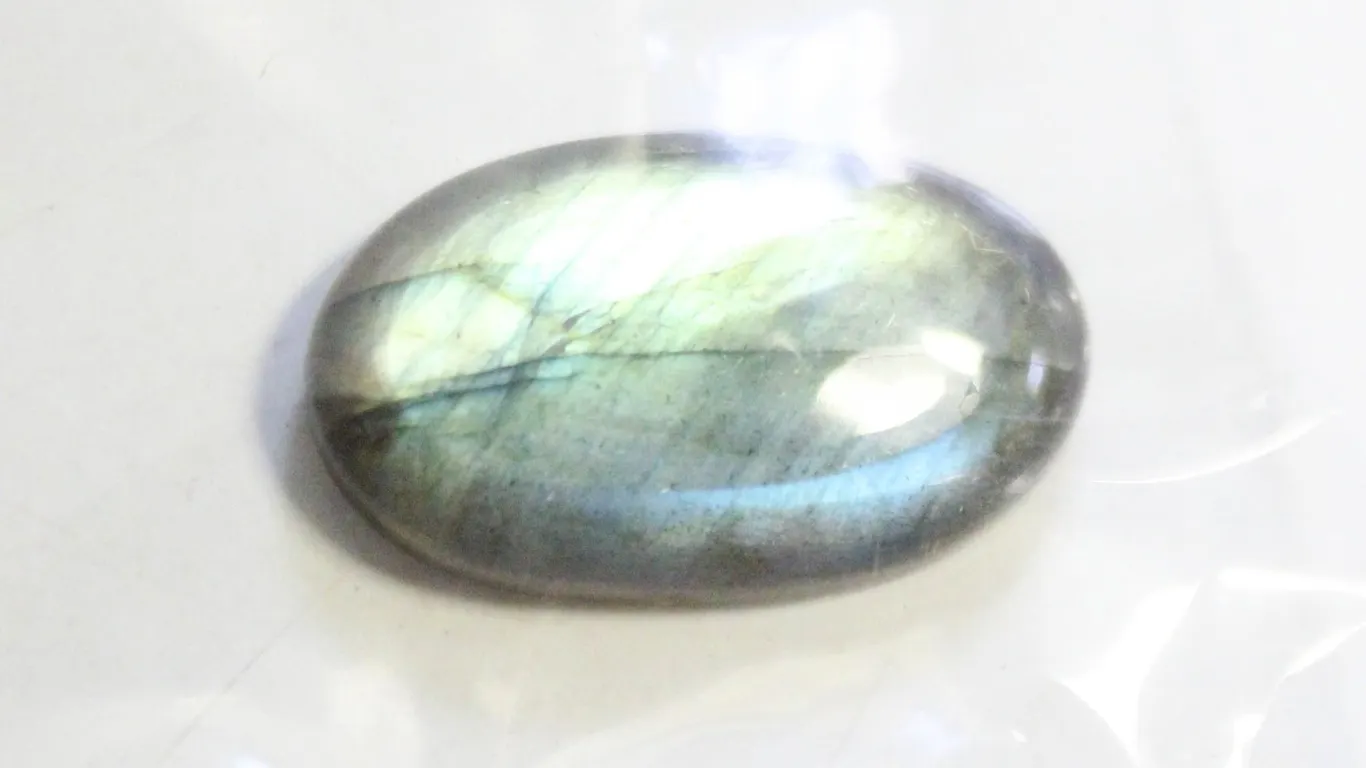 28CT NATURAL LABRADORITE GEMSTONE