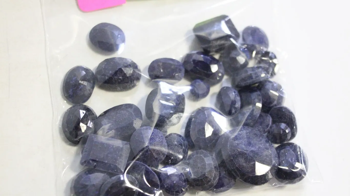 325CT MIXED LOT NATURAL BLUE SAPPHIRE