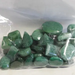 325CT MIXED LOT NATURAL GREEN EMERALD
