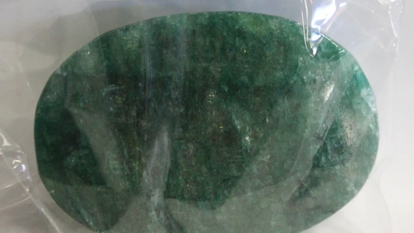 355CT NATURAL GREEN EMERALD GEMSTONE