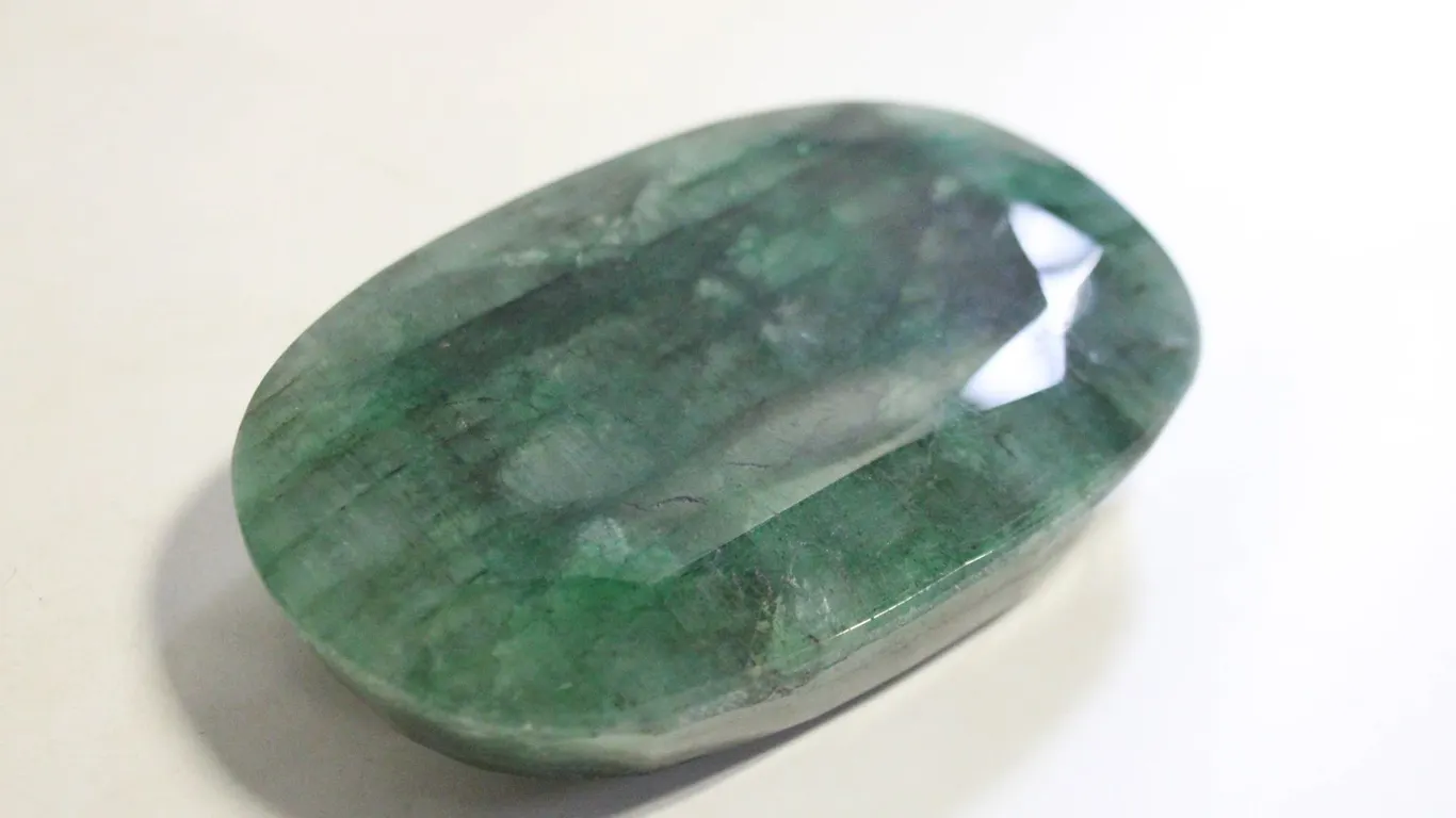 1480CT NATURAL GREEN EMERALD GEMSTONE