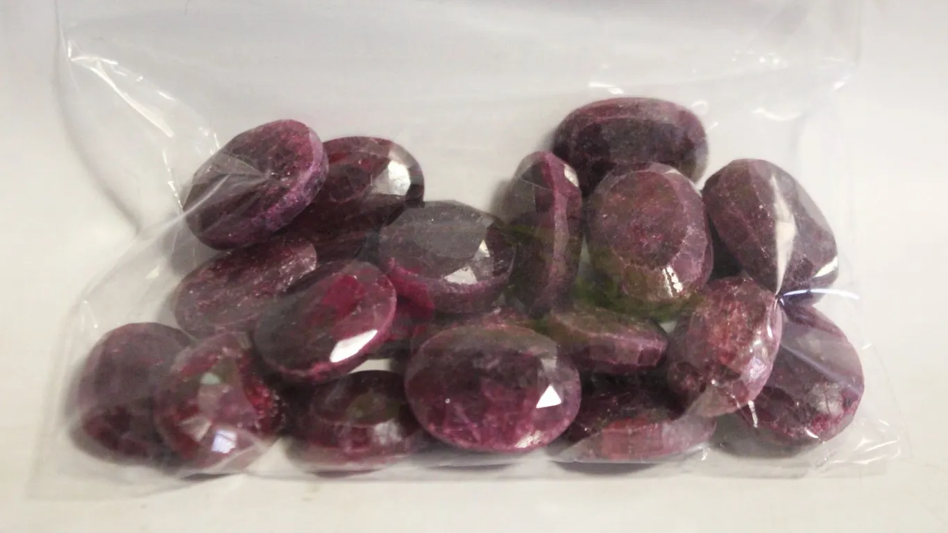 325CT MIXED LOT NATURAL RED RUBY