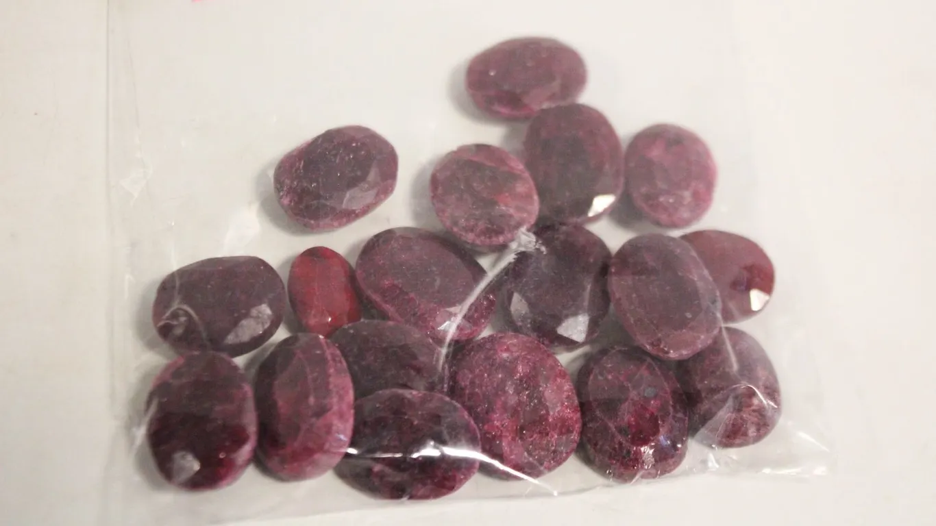 325CT MIXED LOT NATURAL RED RUBY