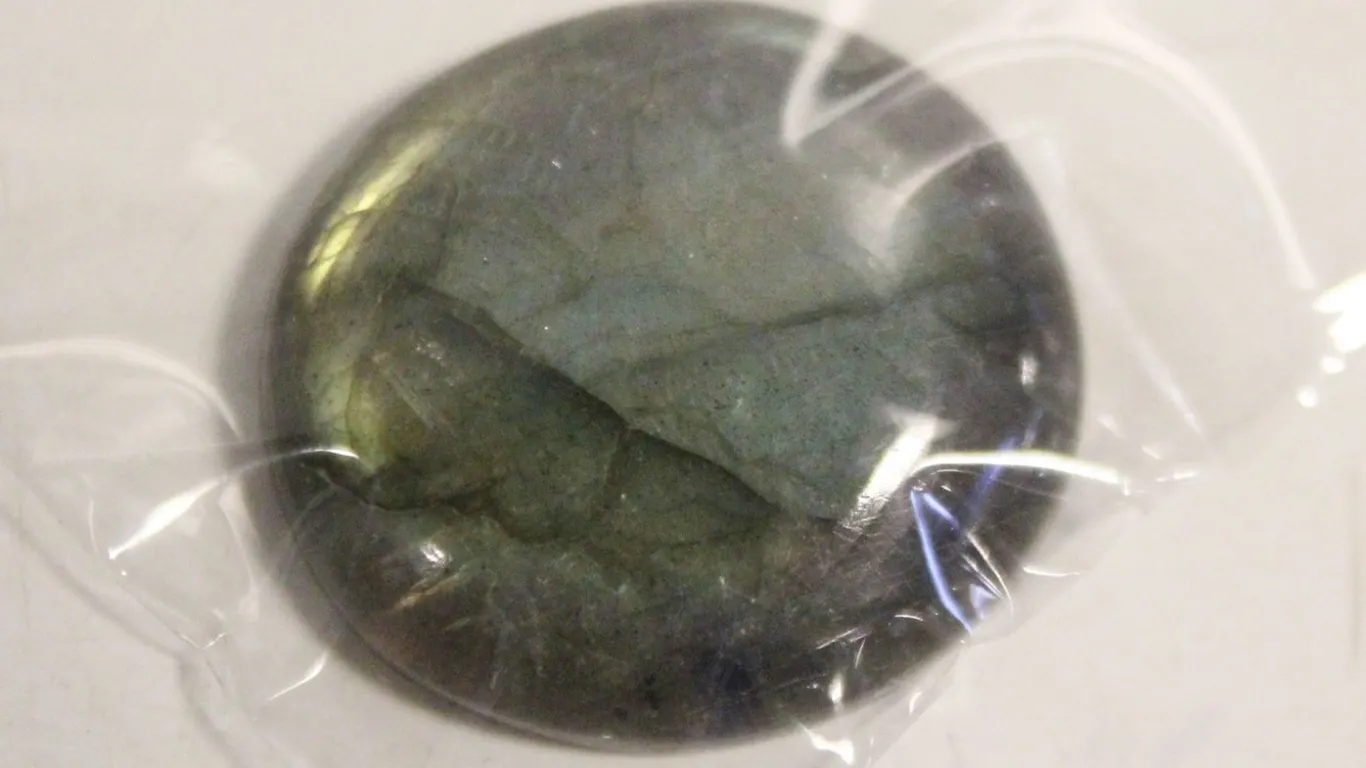39CT NATURAL LABRADORITE GEMSTONE