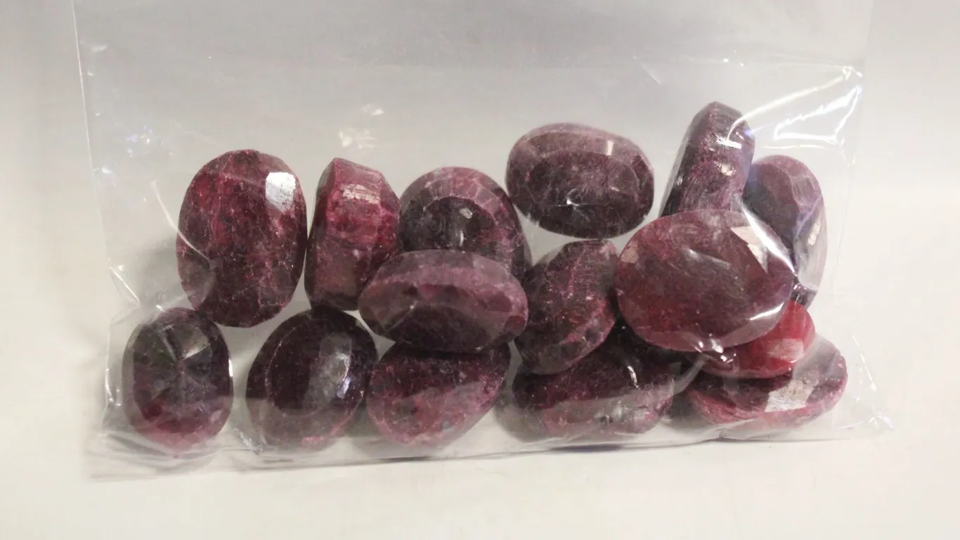 325CT MIXED LOT NATURAL RED RUBY