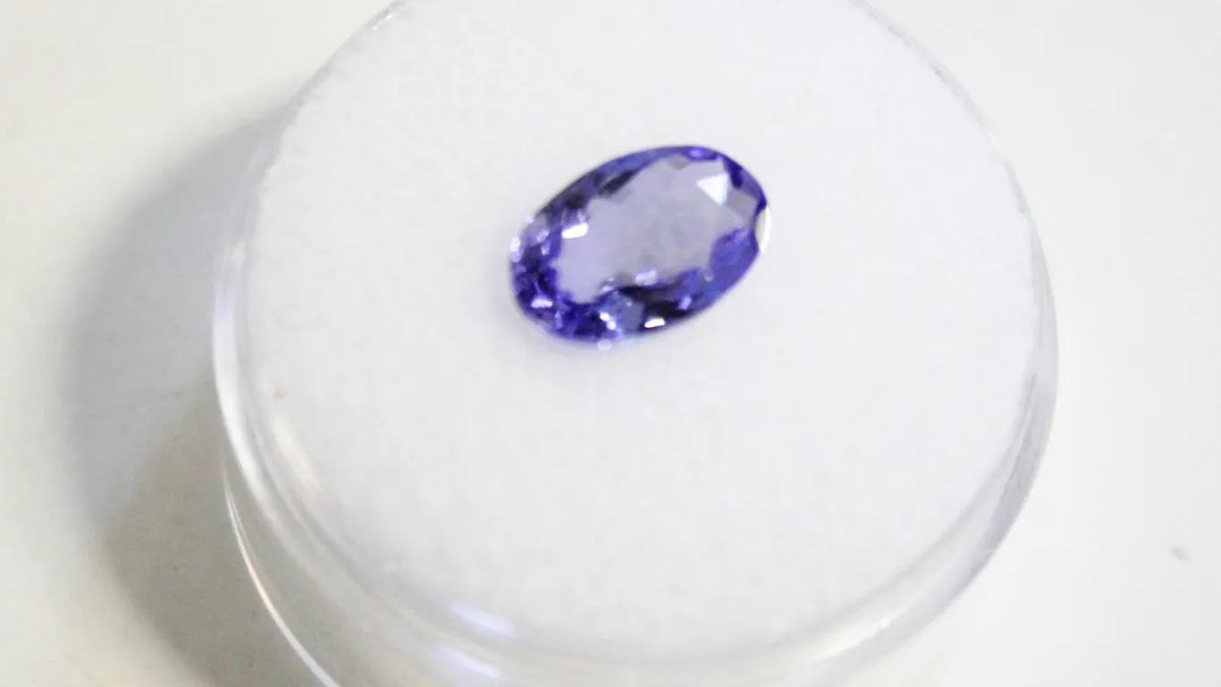 NATURAL 1.9CT TANZANITE GEMSTONE