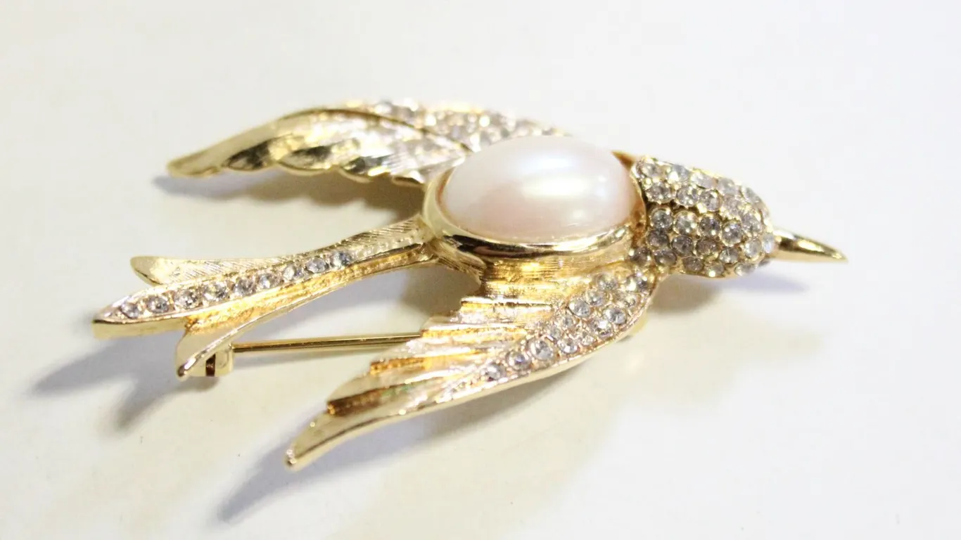 VINTAGE GOLDTONE SWALLOW BIRD RHINESTONES &