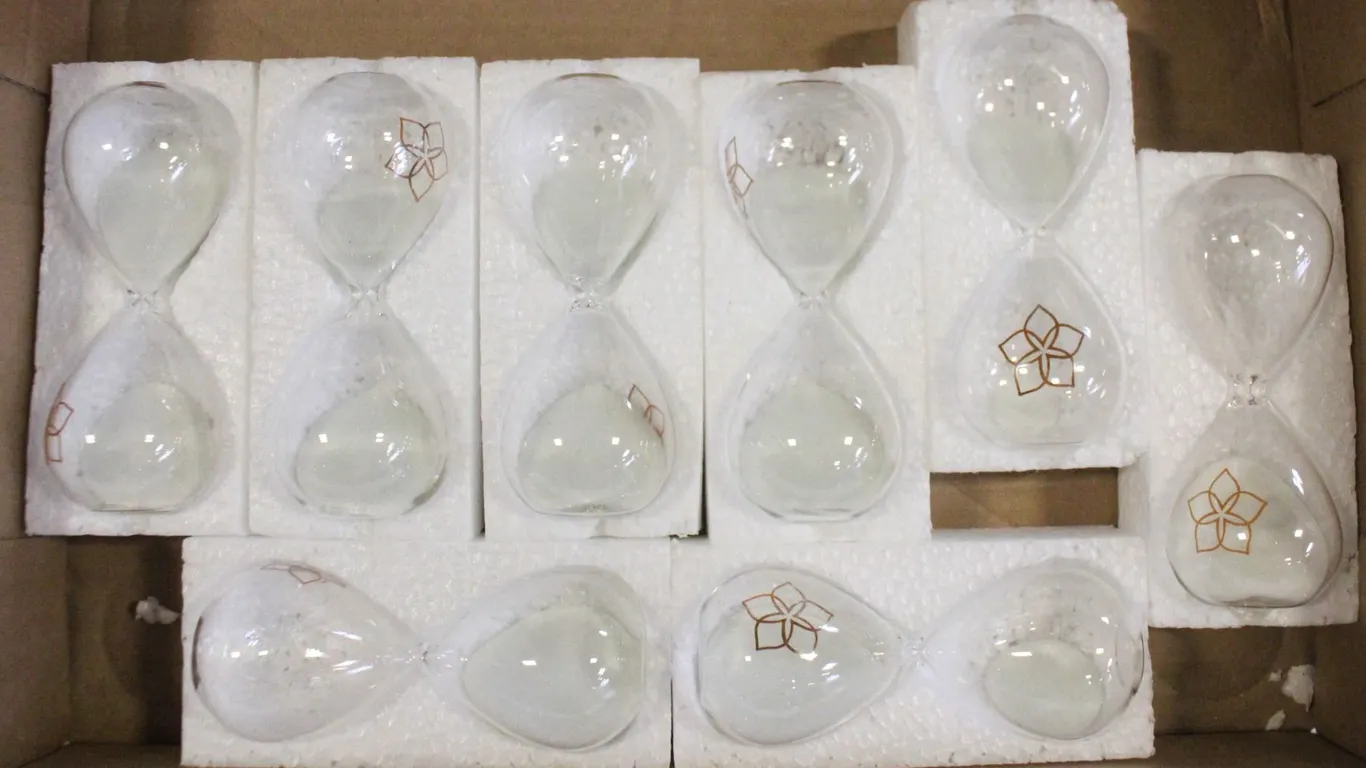 8 PCS CLEAR HOURGLASS PETAL FLOWER