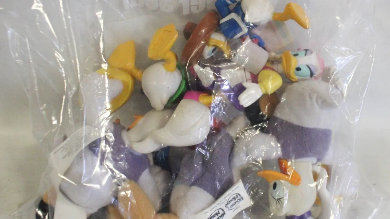 7 VINTAGE DONALD + DAISY DUCKS PVC + PLUSH IN