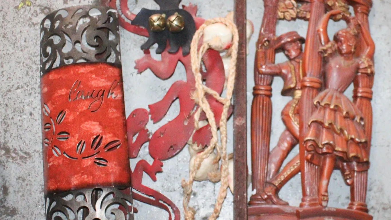 COLLECTION OF OUTDOOR DÉCOR