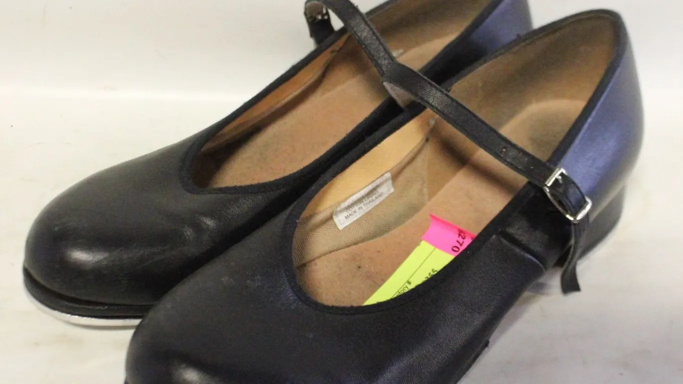 SIZE 9.5 BLOCH TAP DANCE SHOES