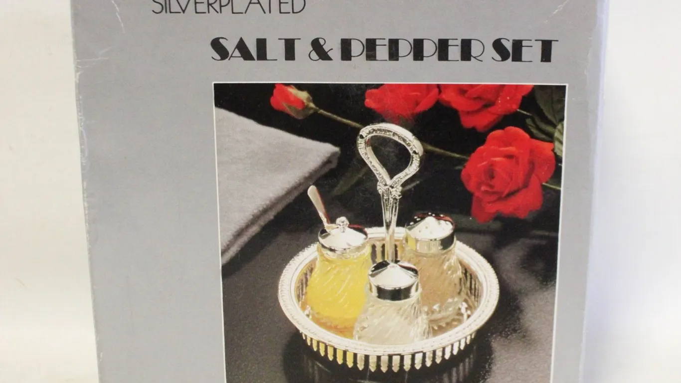 SILVER PLATED SALT & PEPPR SET