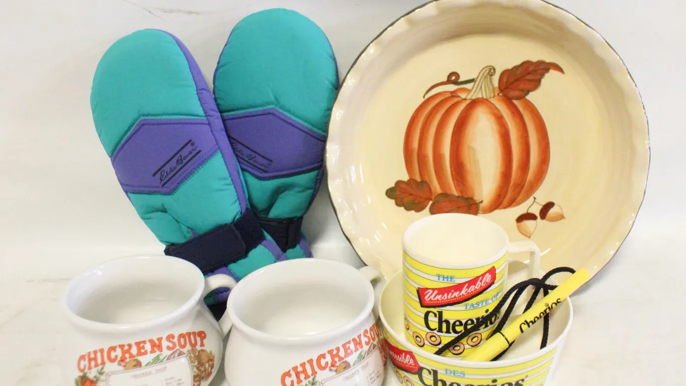 ESTATE COLLECTABLES INCLUDING VINTAGE CHEERIOS-