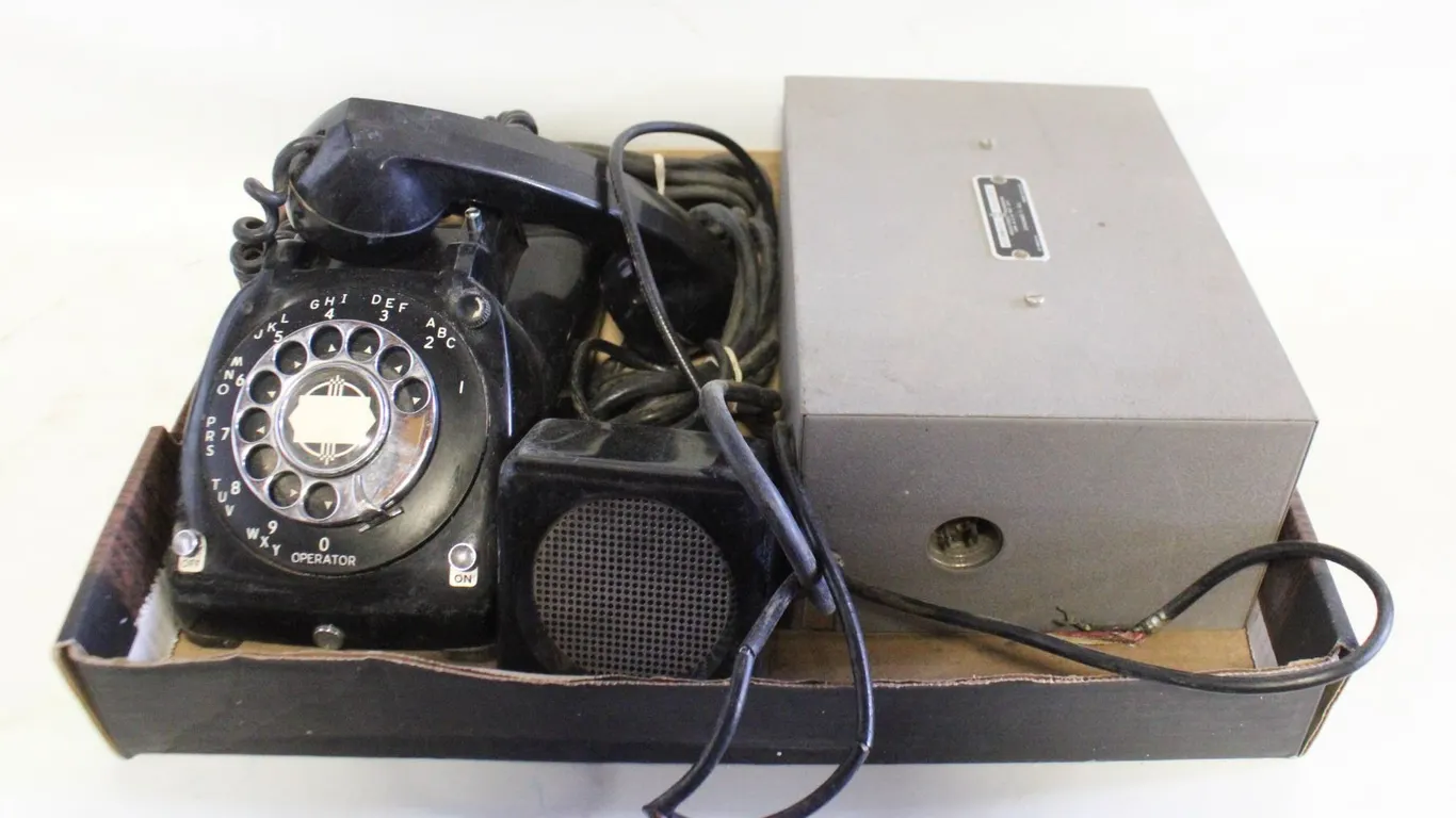VINTAGE AUTOMATIC ELECTRIC ROTARY TELEPHONE