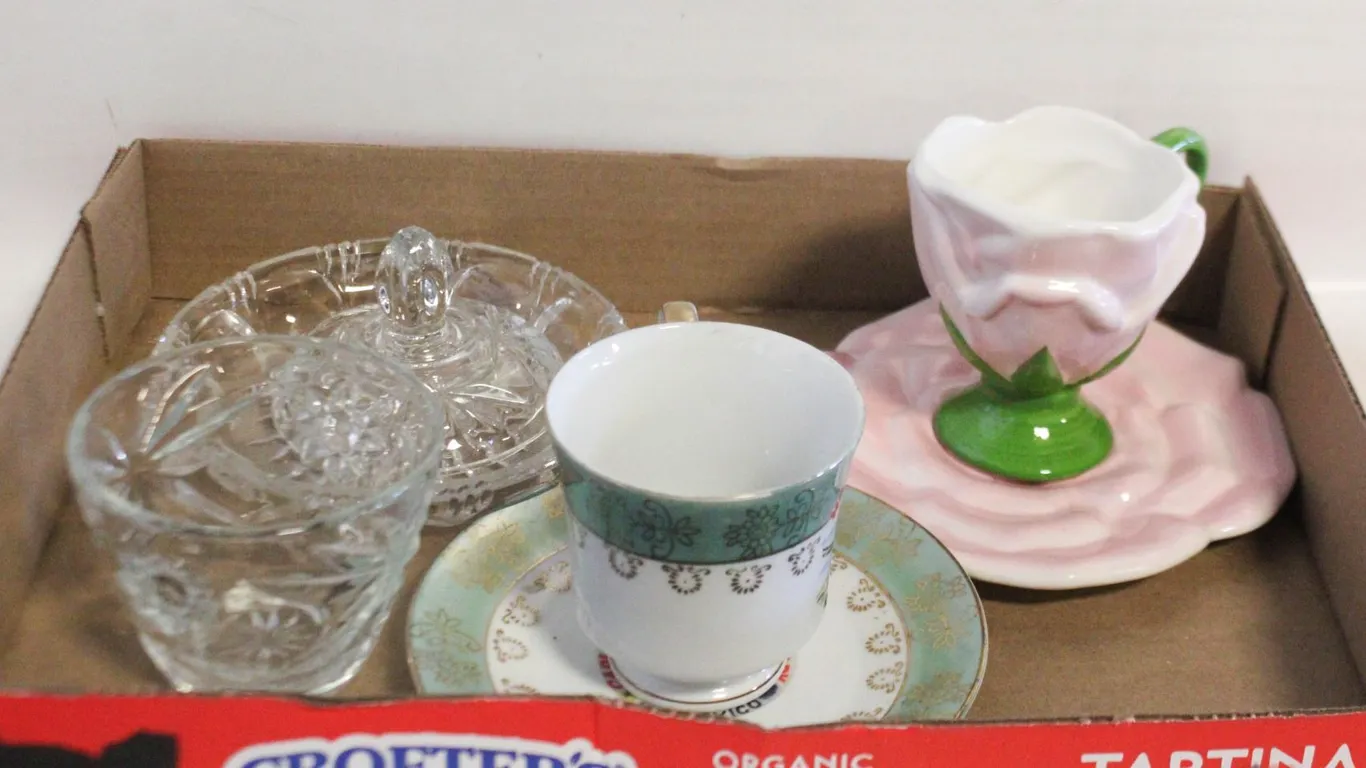FANCY CRYSTAL DISH WITH OTHER CHINA