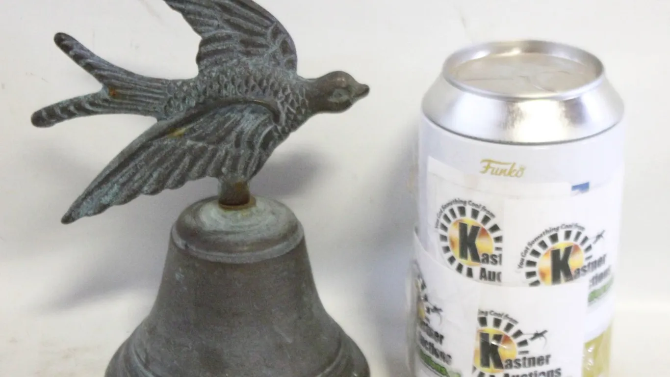 VTG CAST IRON DINNER BELL