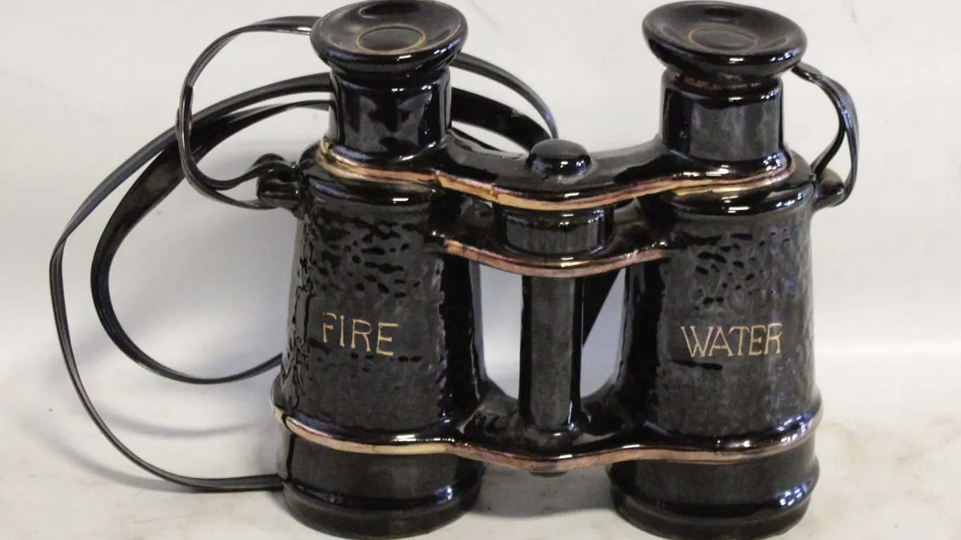 VINTAGE COLLECTABLE CERAMIC FLASK