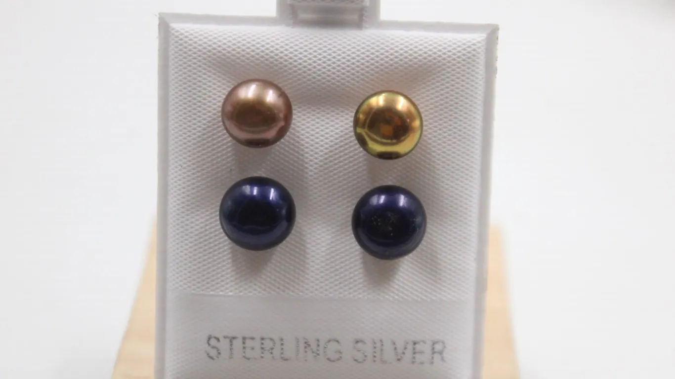 #121-NATURAL AKOYA PEARL STUD EARRINGS