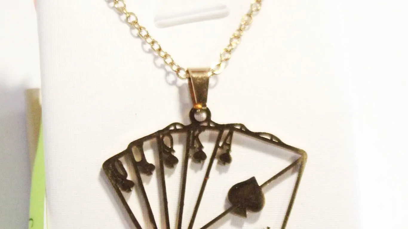 HEART POKER NECKLACE