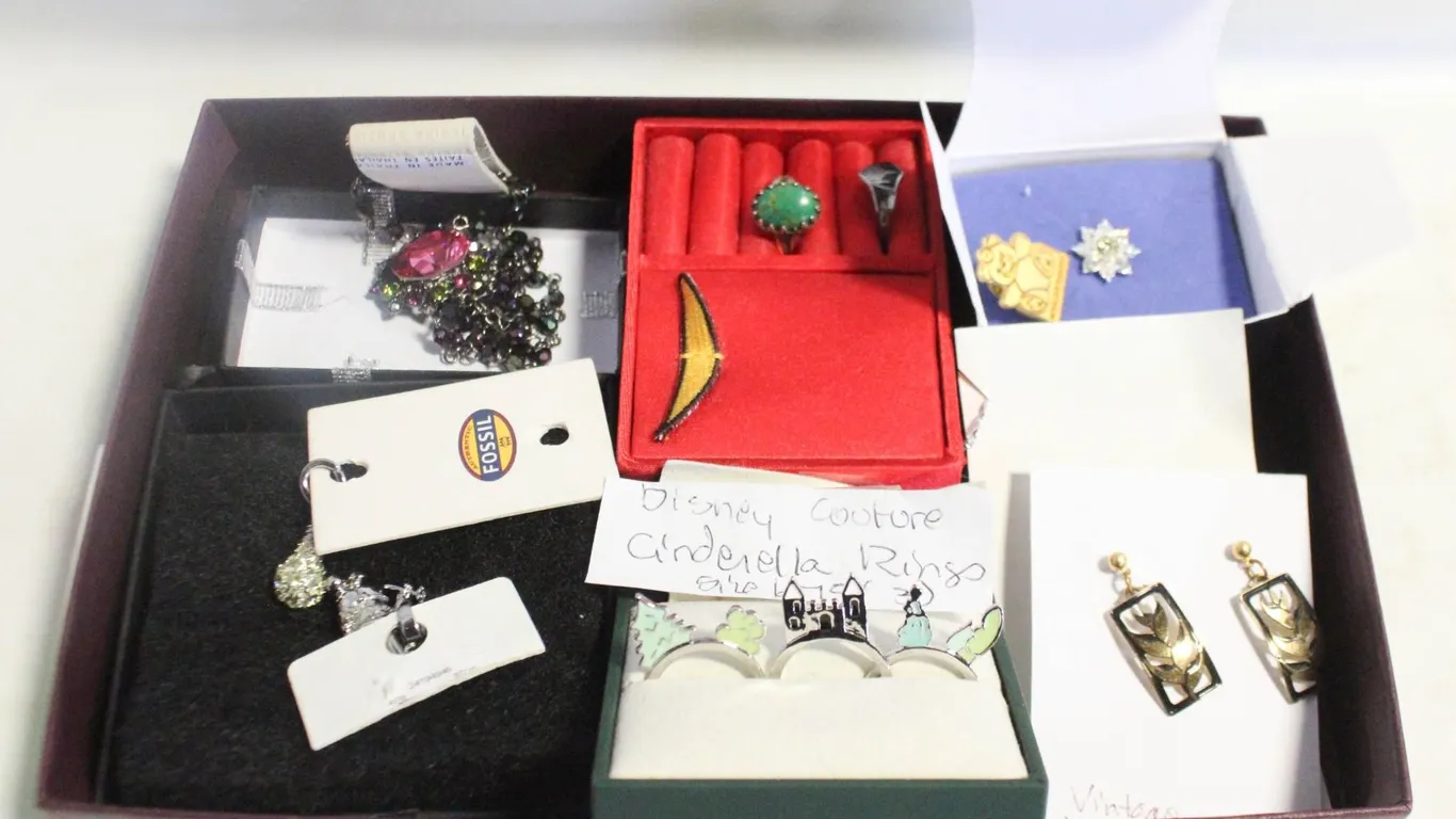 JEWELRY LOT. 3 DISNEY COUTURE CINDERELLA RINGS