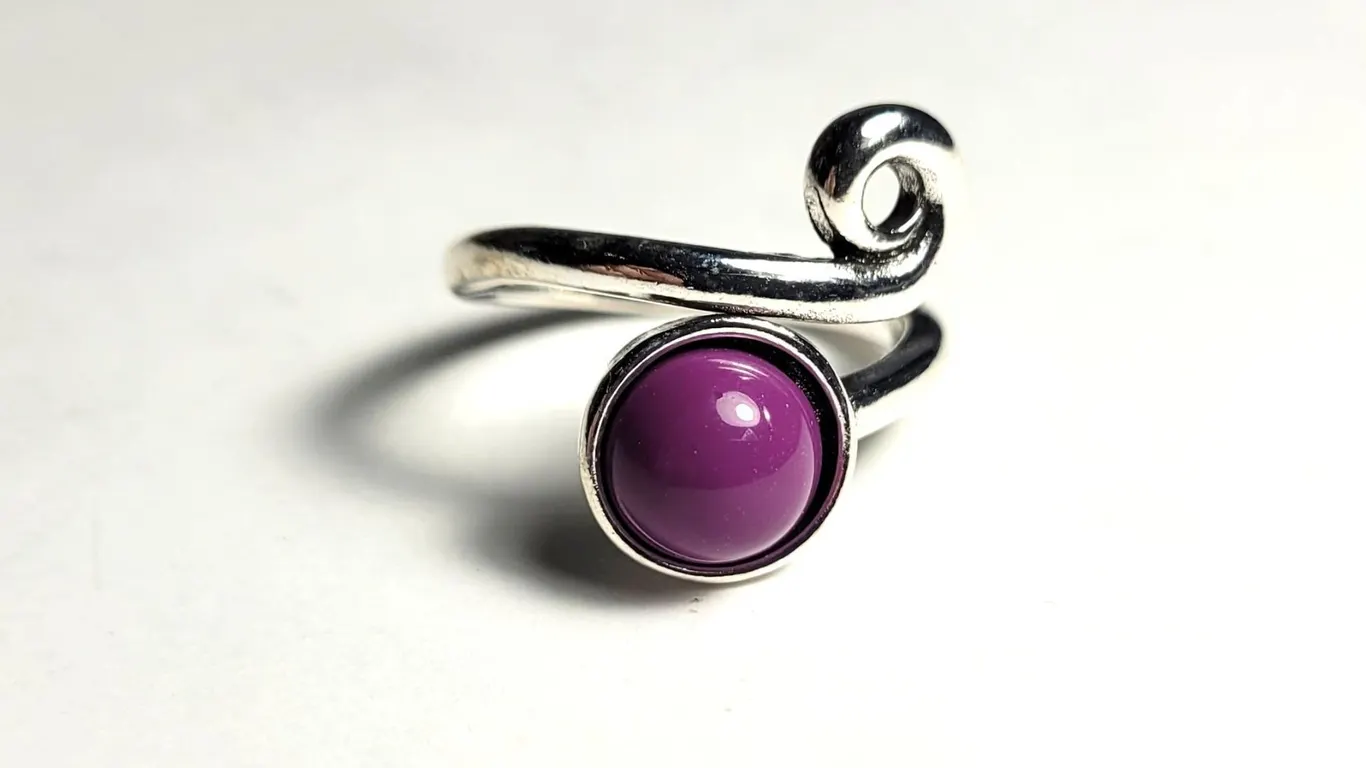 8) BEZEL SET PINK STONE SET IN A SILVER