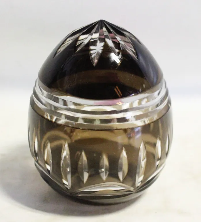 CUT TO CLEAR GLASS EGG