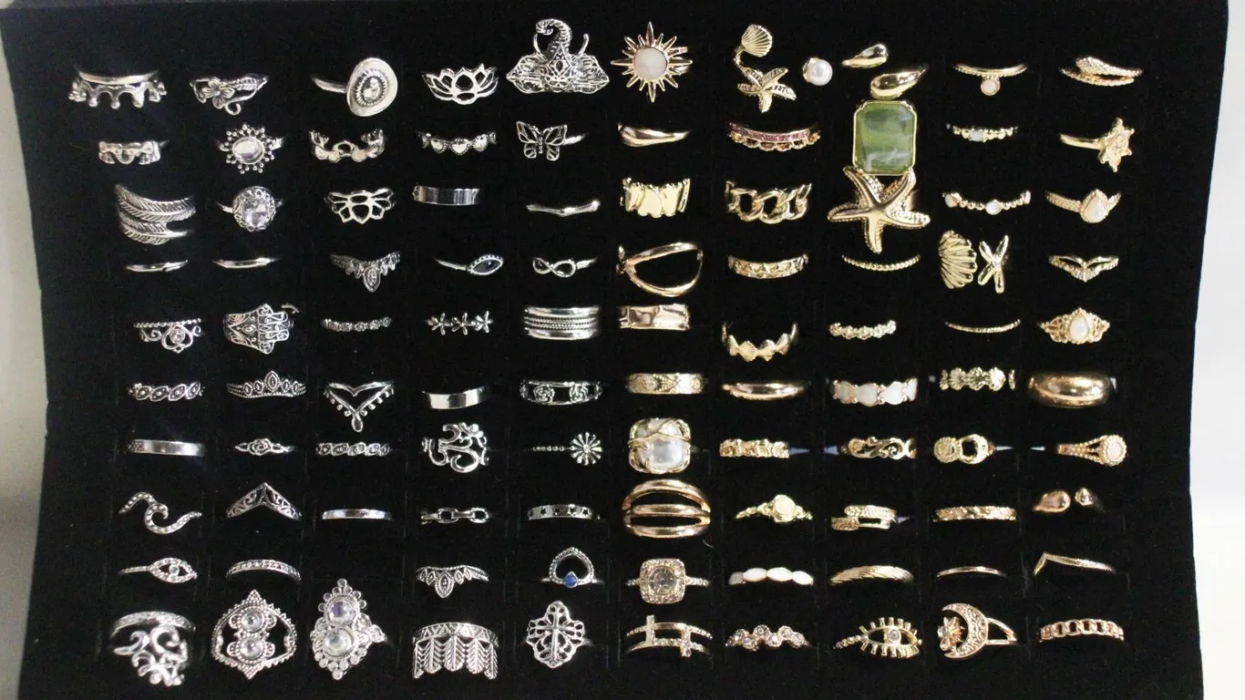 TRAY W/100 GOLDTONE AND TIBETAN SILVER STYLE