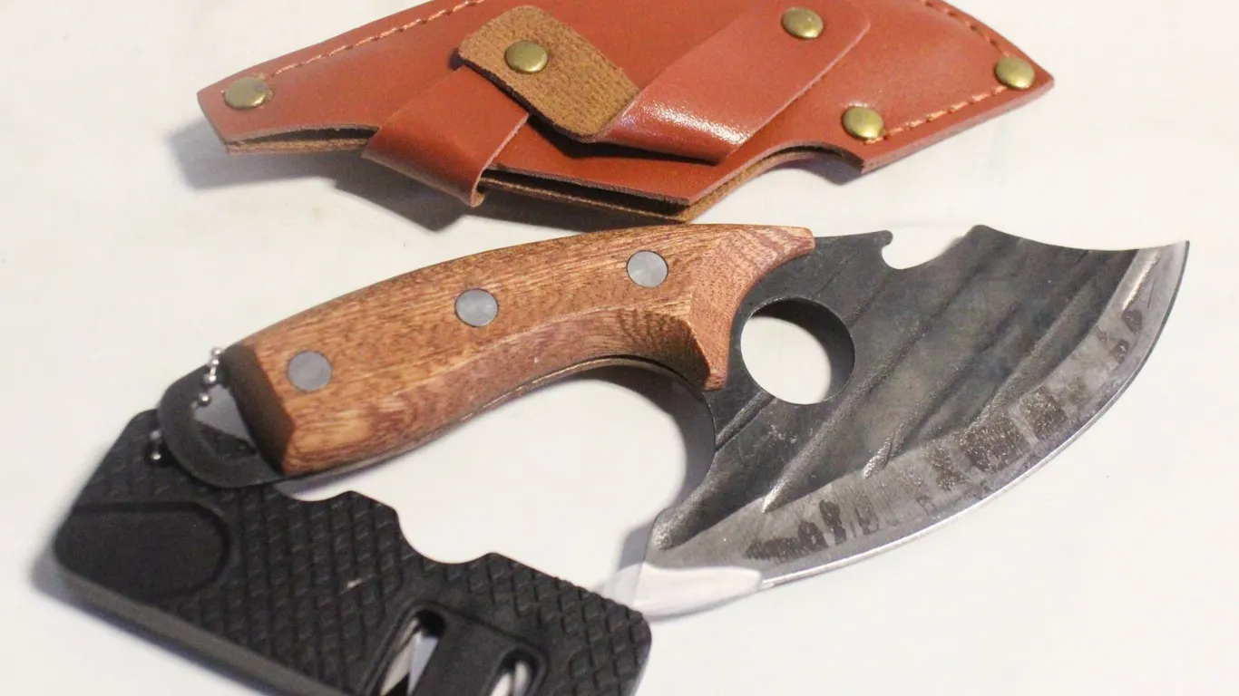 NEW SKINNING KNIFENEW SKINNING KNIFE WITH