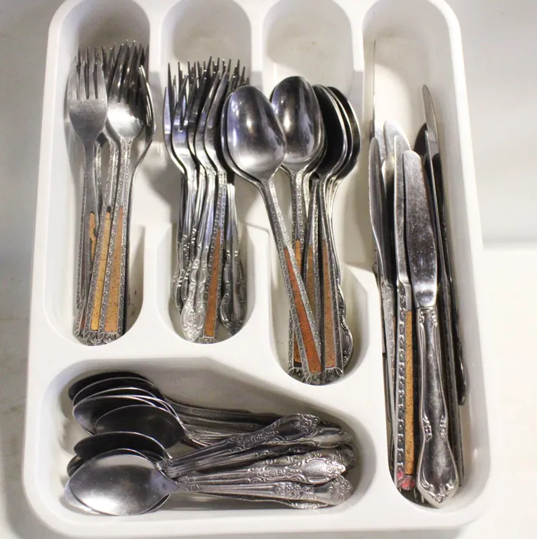72 SILVERWARE & SILVERWARE CONTAINER