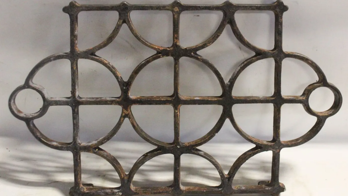 VINTAGE 1970s CAST IRON DANSK TRIVET HOT PLATE