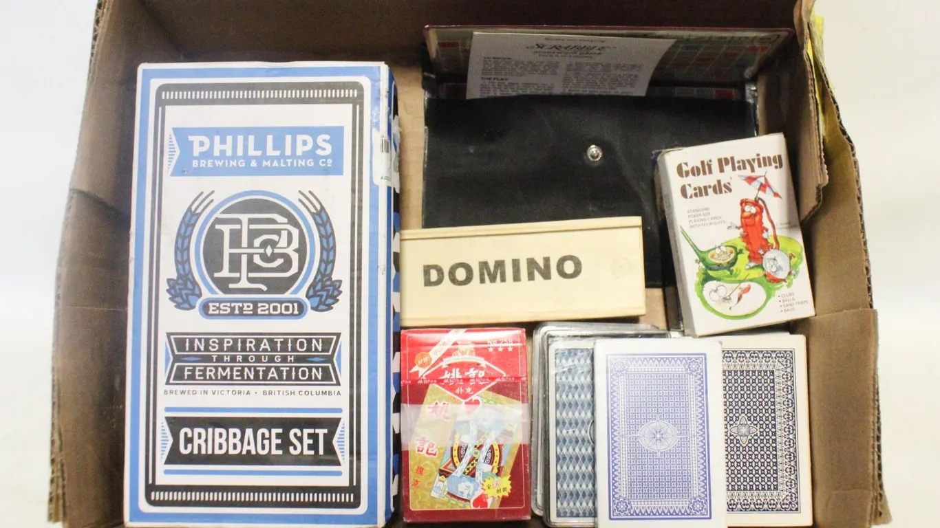 FLAT OF GAMES + PLAYING CARDS