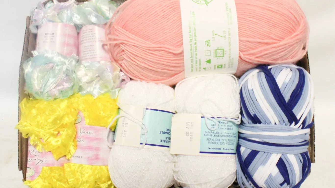 FLAT OF YARN