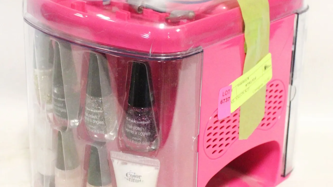 NAIL SALON KIT