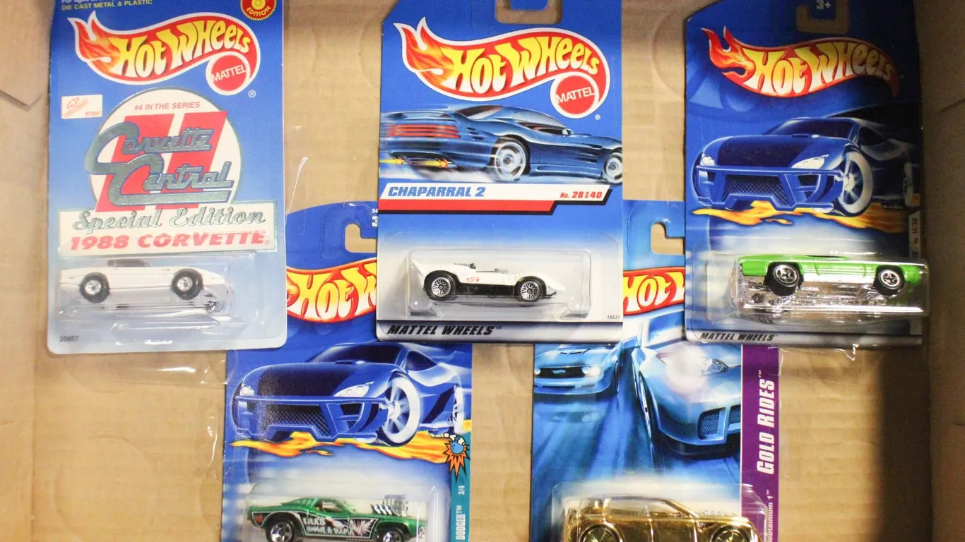 5 NEW VINTAGE HOT WHEELS - MOPAR AND GM