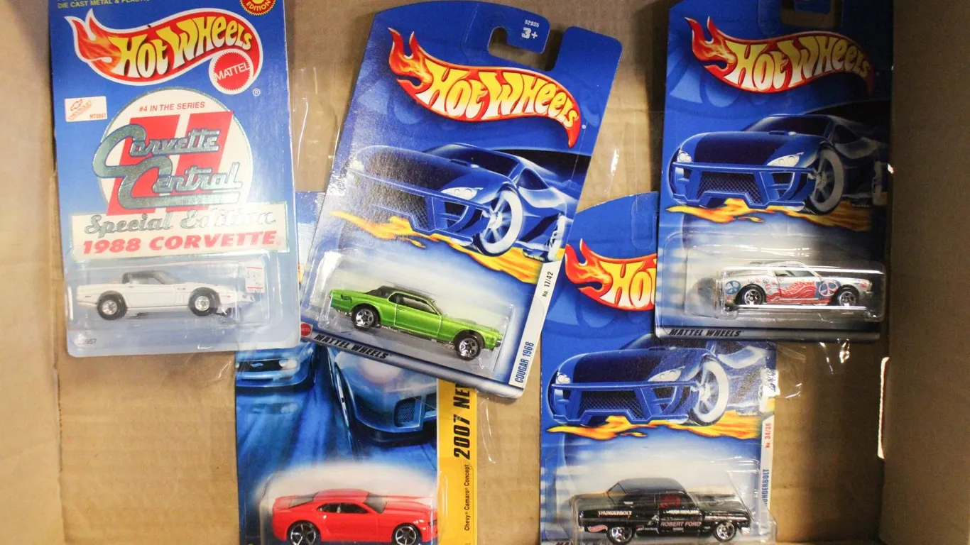 5 NEW VINTAGE HOT WHEELS - FORD AND GM