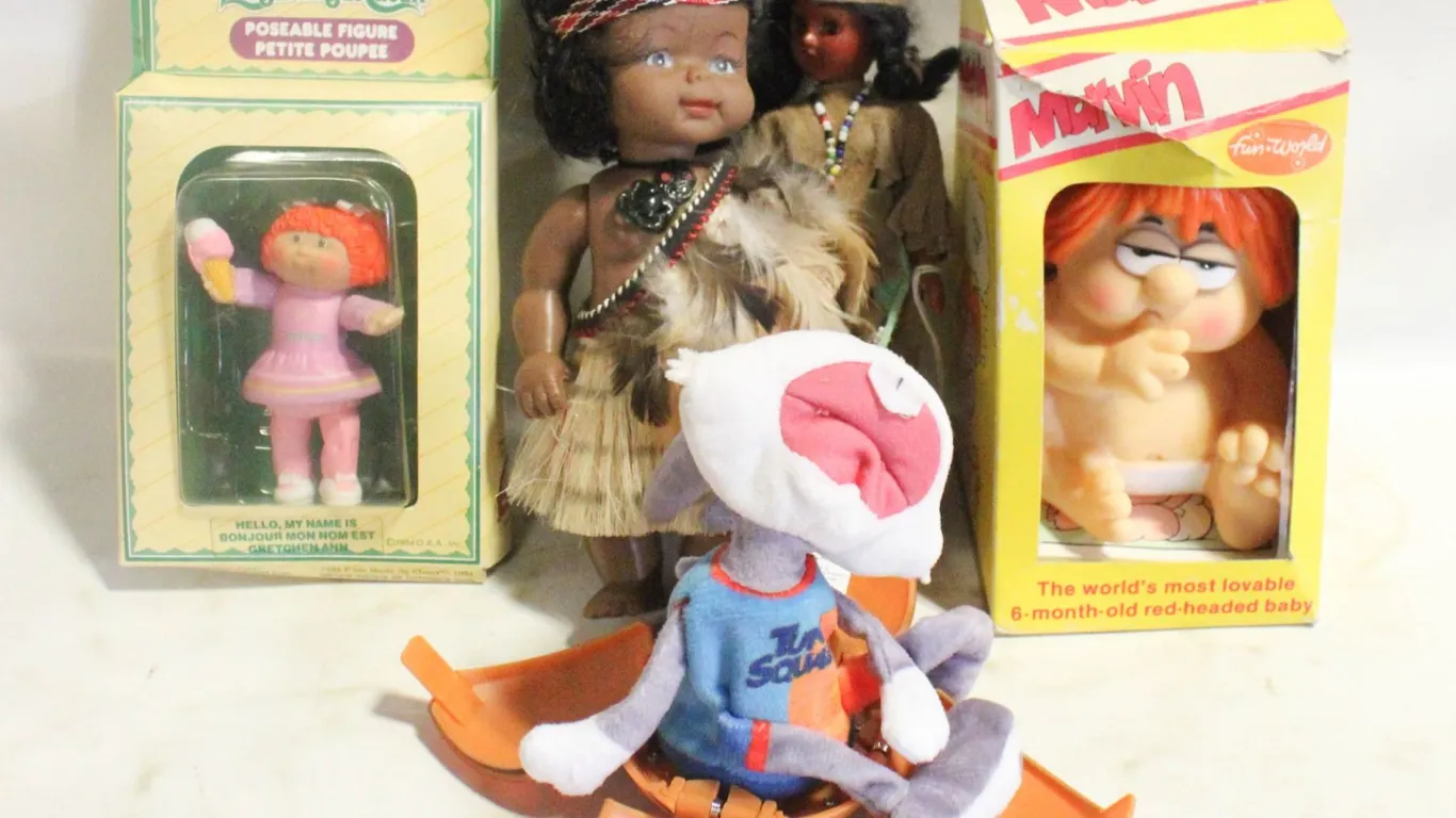 VINTAGE COLLECTIBLE DOLLS AND TOYS