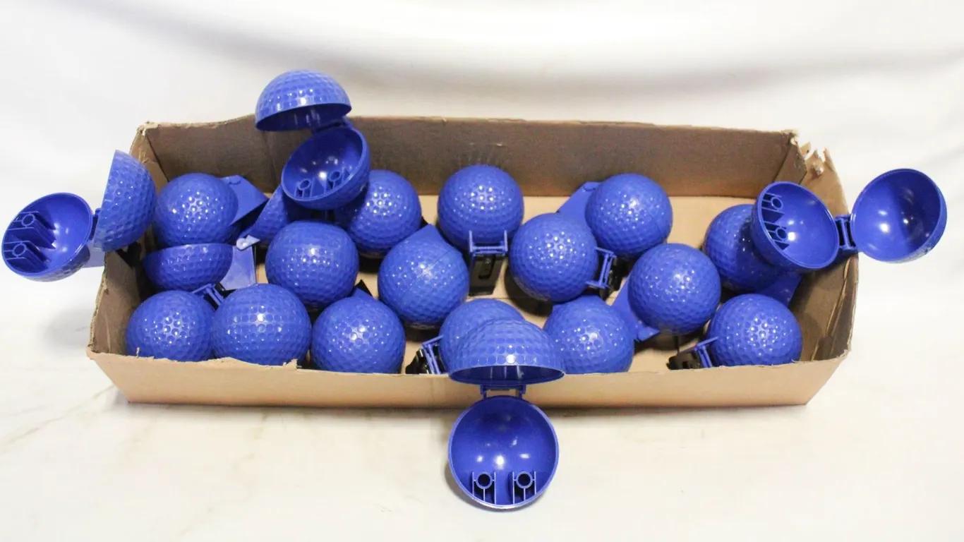 20 NOVELTY GOLF BALL CLIP-ON ASH TRAYS