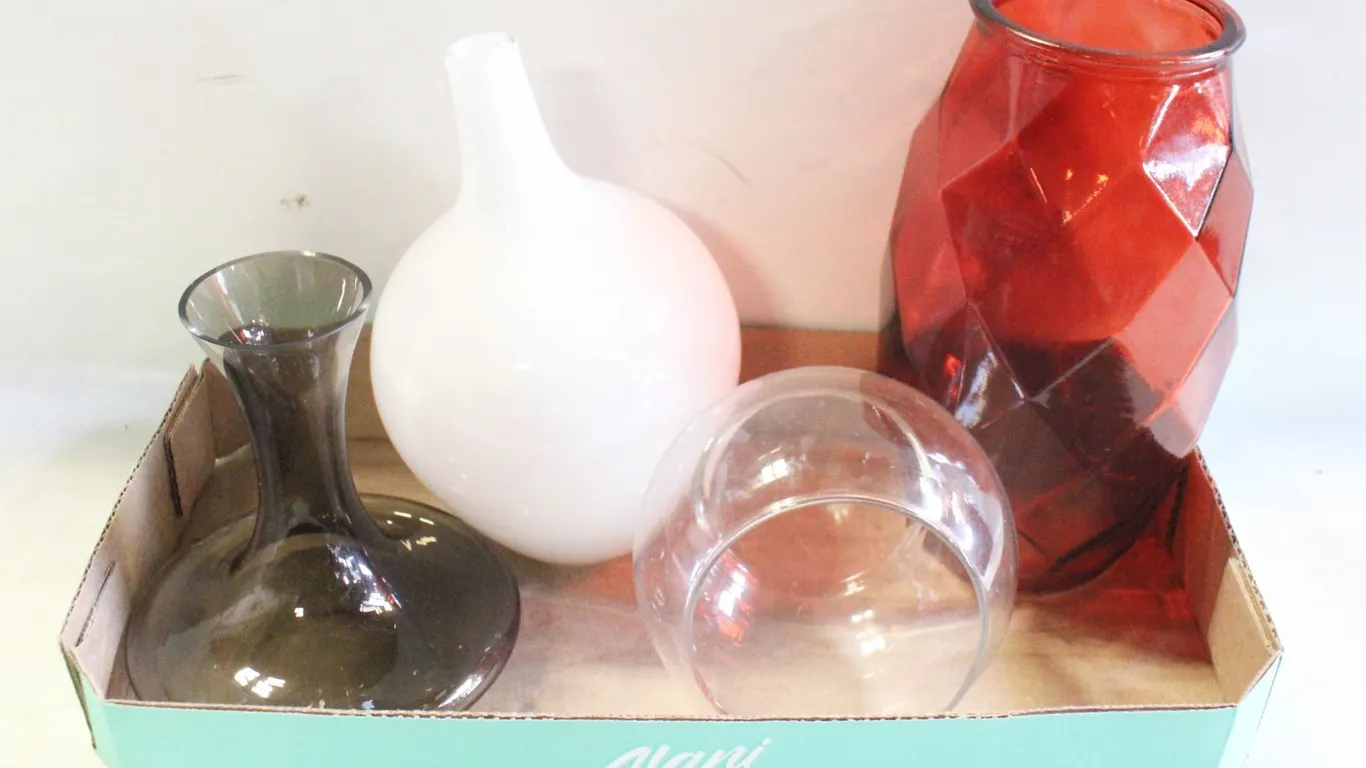 LOT OF 4 DECORATIVE GLASS VASES