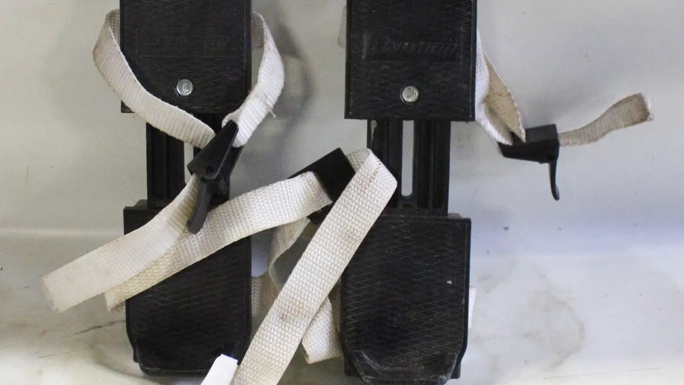 KIDS ADJUSTABLE STRAP ON STARTER SKATES