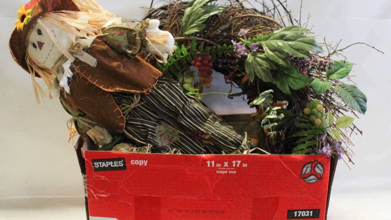 SEASONAL DECORATIVE ITEMS- BOX LOT ASSORTED