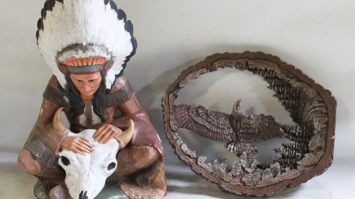 2 INDIGENOUS THEMED DÉCOR ACCENTS