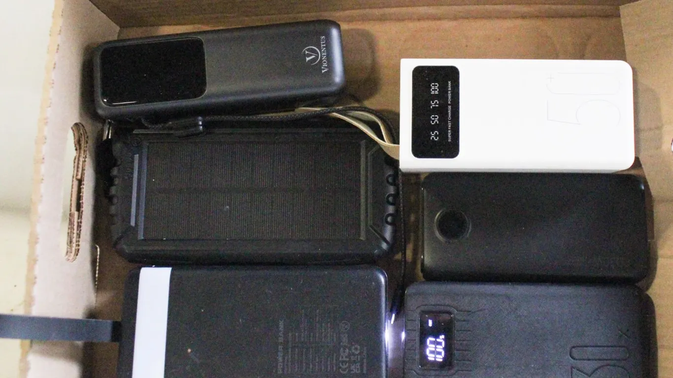 FLAT OF POWER CHARGING BANKS/TESTED WORKING