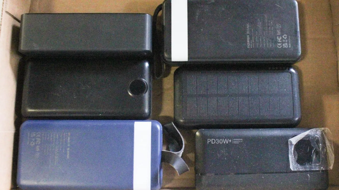 FLAT OF POWER CHARGING BANKS/TESTED WORKING