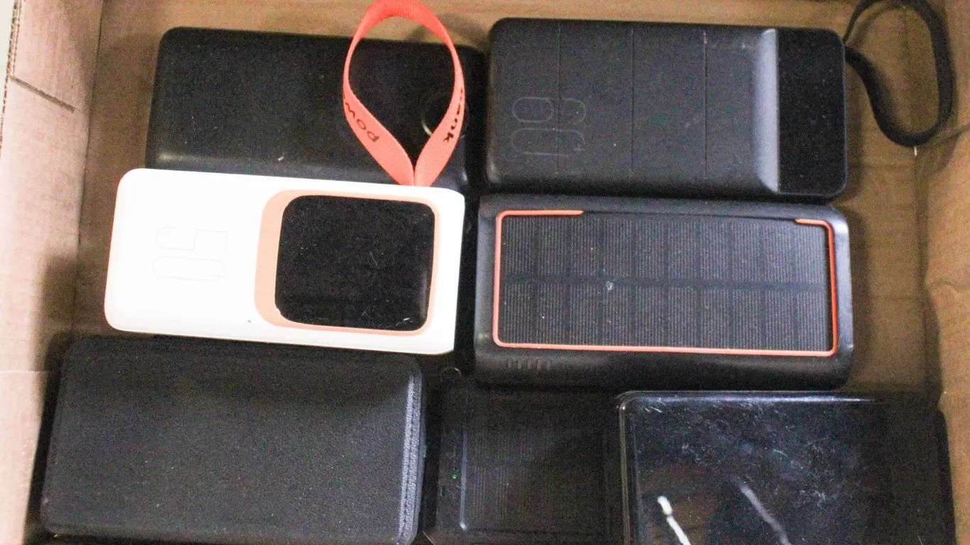 FLAT OF POWER CHARGING BANKS/TESTED WORKING