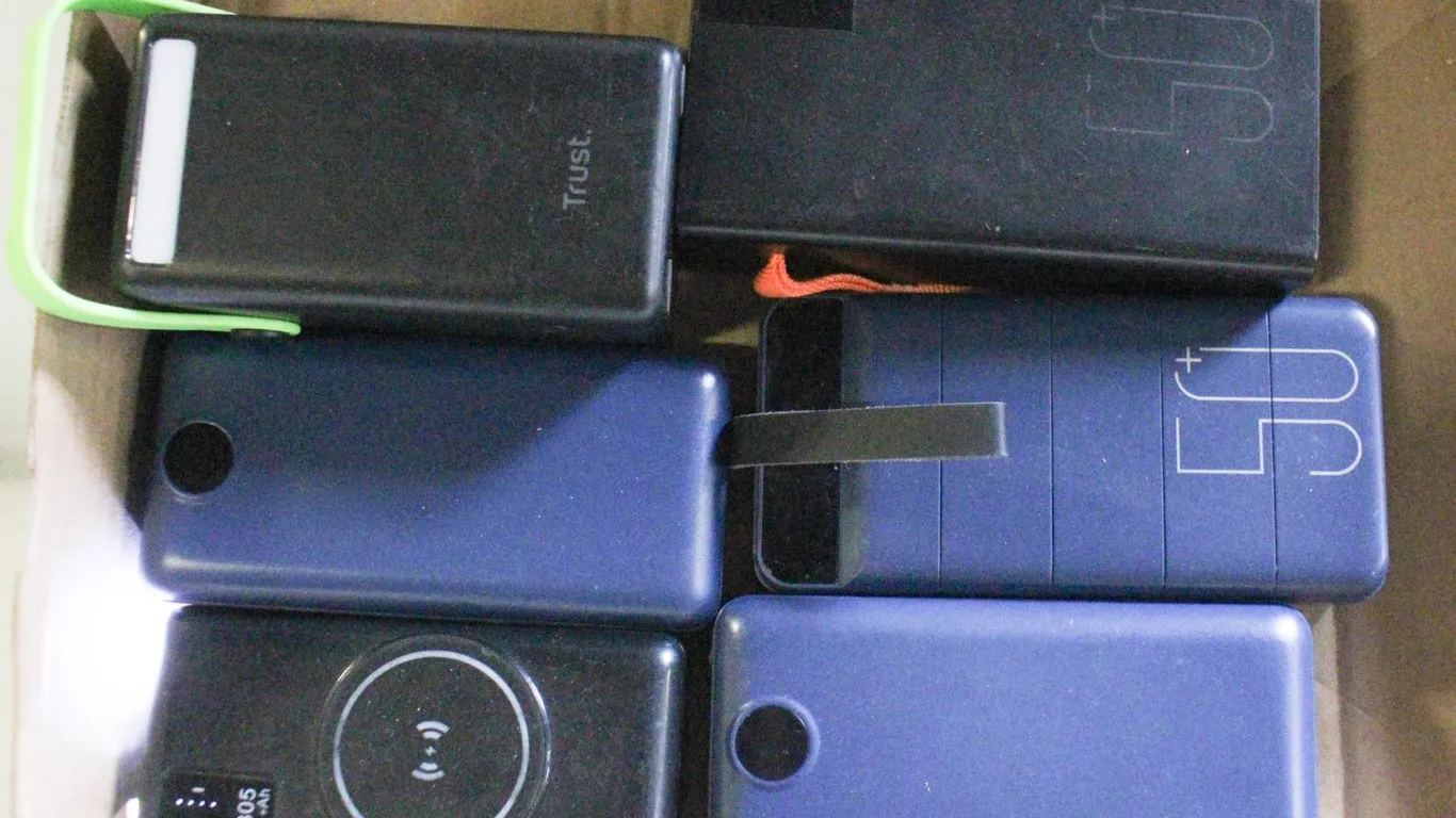 FLAT OF POWER CHARGING BANKS/TESTED WORKING